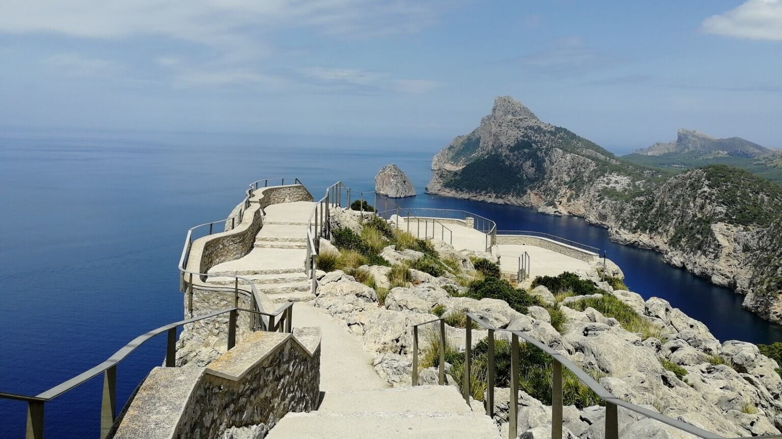 Mirador d'es colomer, Półwysep Formentor, Majorka; widok z tarasu widokowego